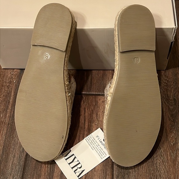 🐄 NWT Myra brand leather and cow hide“Spruce-Up” style flats - Picture 10 of 13
